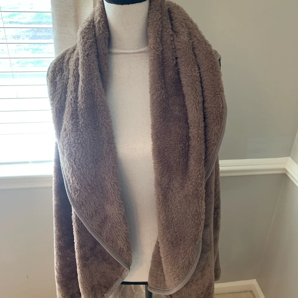 Brown Oversized Furry Vest, One Size Fits‎ All NWOT